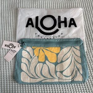 NWT Aloha Collection Mid Pouch